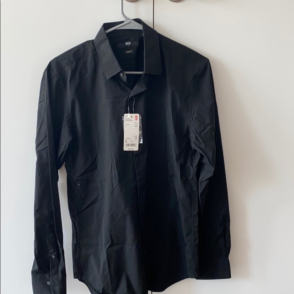 NWT UNIQLO Men’s slim fit small dress shirt.